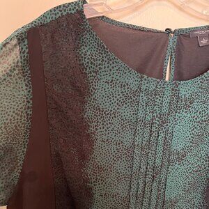 Ann Taylor Women's Hunter Green & Black dress blouse. Size L